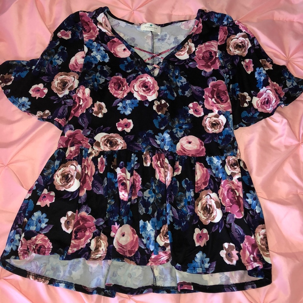 Threads Studio size M floraltop